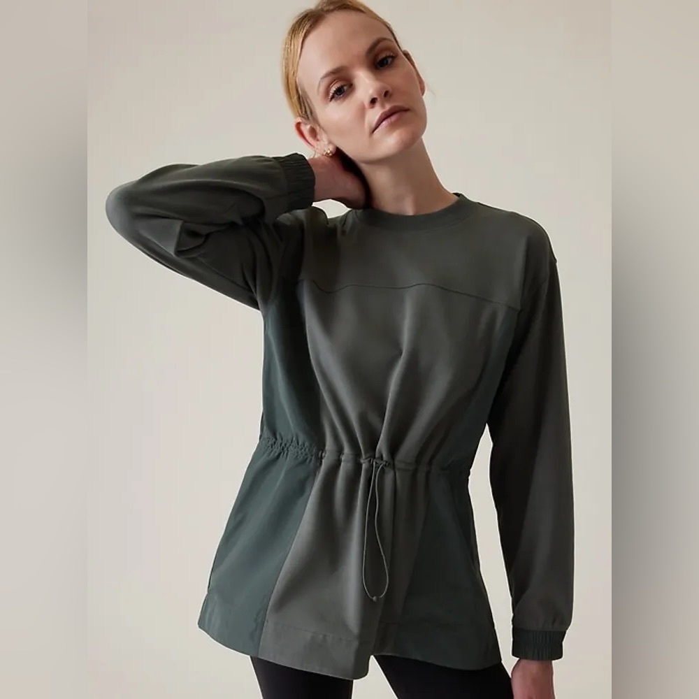 ATHLETA Triumph Hybrid Crewneck Sweatshirt NWT size xs‎